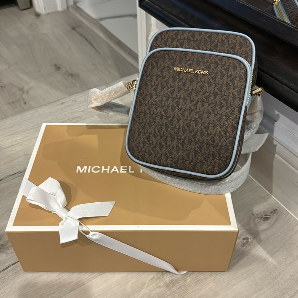 MICHAEL Michael Kors NWT Jet Set Travel Pale Blue Chain Crossbody Bag